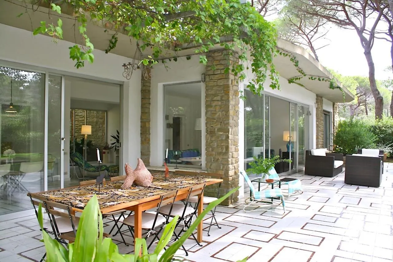 Villa Conchiglia Roccamare 0*,  Italy
